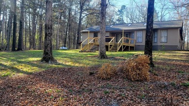 Hunters Paradise!! Beautiful 3 bedroom, 2 full bath home sitting - photo 3