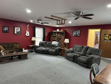 Hunters Paradise!! Beautiful 3 bedroom, 2 full bath home sitting - photo 4