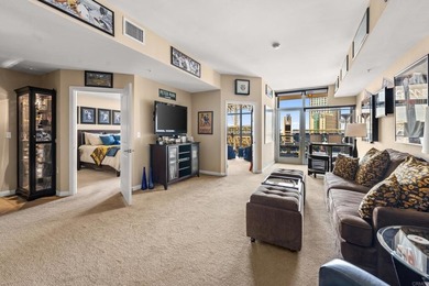 The Ultimate *FAN CAVE* with Breathtaking 11th-Floor Views Over - photo 9
