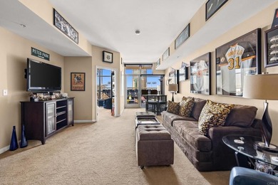 The Ultimate *FAN CAVE* with Breathtaking 11th-Floor Views Over - photo 10
