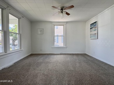 Welcome to this spacious and inviting home located on a quiet - photo 11