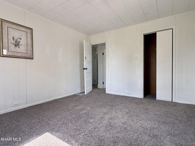 Welcome to this spacious and inviting home located on a quiet - photo 13