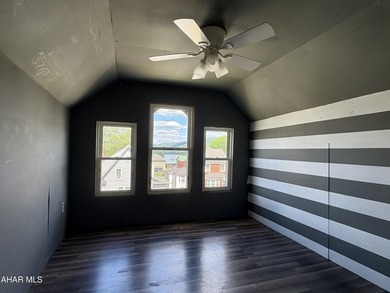 Welcome to this spacious and inviting home located on a quiet - photo 17