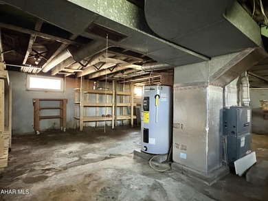 Welcome to this spacious and inviting home located on a quiet - photo 19