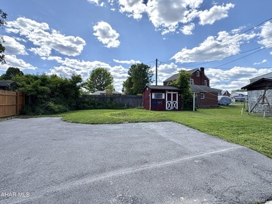Welcome to this spacious and inviting home located on a quiet - photo 23