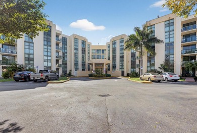 This beautifully and completely updated top floor, split bedroom