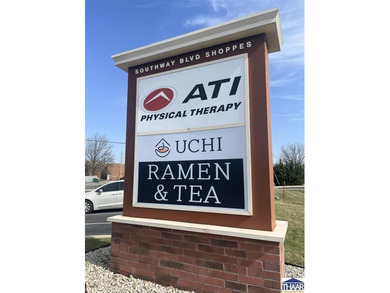 This 2 tenant building located on high traffic - Southway Blvd