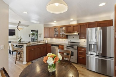 -Premier Location in The Beach Colony -Peek Ocean Views-One Home - photo 5