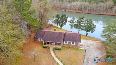 Neely Henry Lake Home For Sale in Rainbow City Alabama