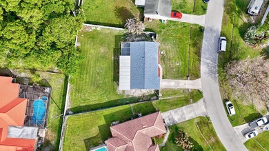 Fully renovated 3-bedroom, 2-bath home featuring a desirable - photo 44