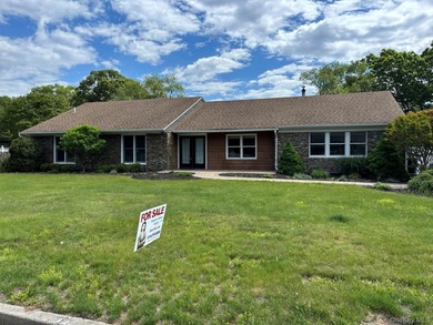 gorgeous renovated sprawling ranch,in desirable timber ridge - photo 1
