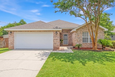 Move-in ready and just minutes from Hurlburt Field! Welcome to - photo 1