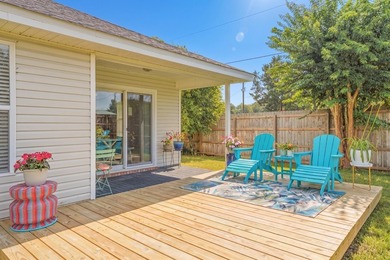 Move-in ready and just minutes from Hurlburt Field! Welcome to - photo 2
