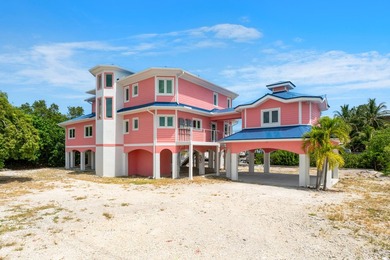 Welcome to Pink Sands, a Glenn Gray-designed waterfront retreat - photo 11