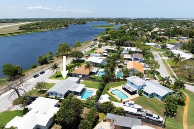 Lakefront living at its finest! Enjoy breathtaking panoramic - photo 31