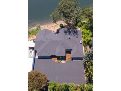 Lake Home For Sale in Grants Pass, Oregon