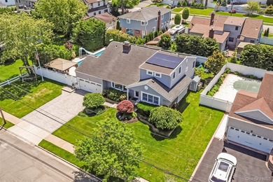 Welcome to Nassau Shores in Massapequa! This beautifully - photo 3