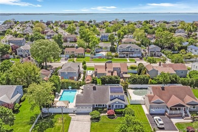 Welcome to Nassau Shores in Massapequa! This beautifully - photo 4