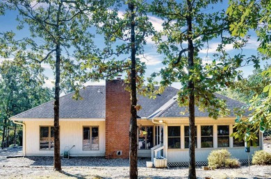 1 STORY HOME ON A LARGE CORNER LOT, WELL KEPT WITH NEW CARPET IN - photo 7