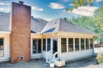 1 STORY HOME ON A LARGE CORNER LOT, WELL KEPT WITH NEW CARPET IN - photo 8