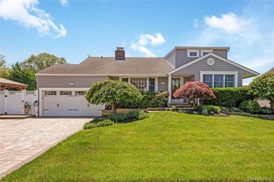 Welcome to Nassau Shores in Massapequa! This beautifully - photo 9