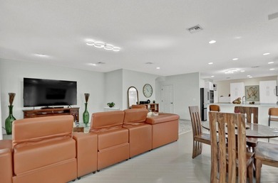 Beautiful two-story home located in the desirable Classics at - photo 18