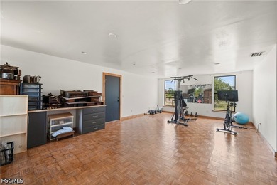 Custom built 5 bedroom, 4 bathroom, 2 car garage home with - photo 21