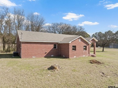 Welcome to your lake home! This new listing offers a delightful - photo 3