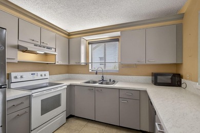 Welcome to this beautifully maintained 2-bedroom, 2-bath - photo 14