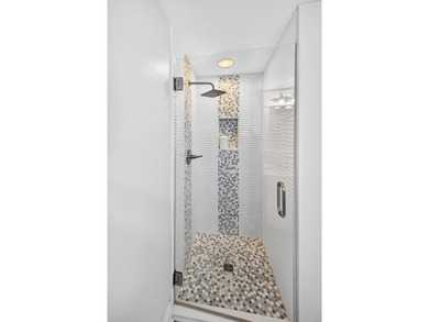 Discover the perfect blend of coastal elegance and resort-style - photo 5