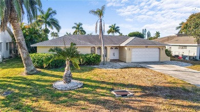 LOCATION, LOCATION, LOCATION! Large furnished Gulf Access pool - photo 3