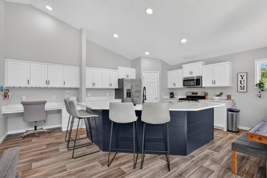 This one has the most beautiful kitchen with solid surface - photo 18