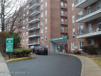 WELCOME TO THIS EXCEPTIONAL AND RARE FIND OF A 3 BEDROOM, 2 BATH - photo 1