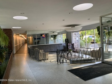 WELCOME TO THIS EXCEPTIONAL AND RARE FIND OF A 3 BEDROOM, 2 BATH - photo 2