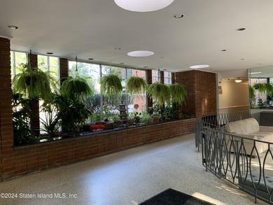 WELCOME TO THIS EXCEPTIONAL AND RARE FIND OF A 3 BEDROOM, 2 BATH - photo 3