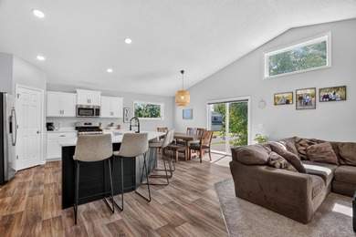 This one has the most beautiful kitchen with solid surface - photo 24