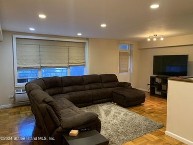 WELCOME TO THIS EXCEPTIONAL AND RARE FIND OF A 3 BEDROOM, 2 BATH - photo 4