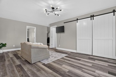 This one has the most beautiful kitchen with solid surface - photo 28