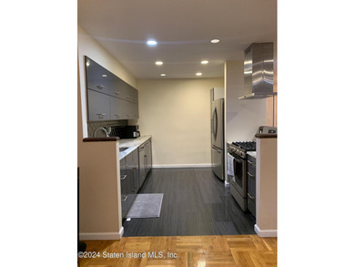 WELCOME TO THIS EXCEPTIONAL AND RARE FIND OF A 3 BEDROOM, 2 BATH - photo 9