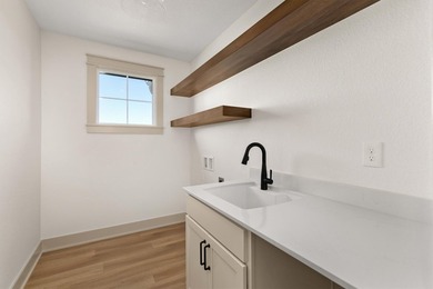 This beautiful 2-story home features 5 bedrooms, 3.5 bathrooms - photo 34