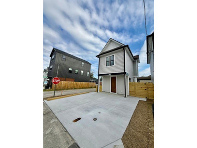 CUSTOM NEW CONSTRUCTION on an up and coming area with many new - photo 3