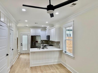 CUSTOM NEW CONSTRUCTION on an up and coming area with many new - photo 5