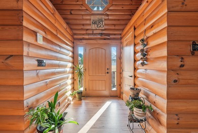 Welcome to an unforgettable log home retreat in the Lakeside