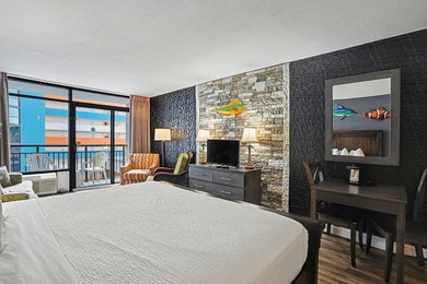 Investor-ready efficiency condo located in the iconic Landmark - photo 4