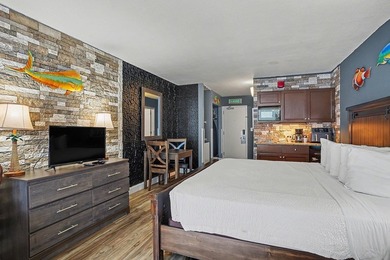Investor-ready efficiency condo located in the iconic Landmark - photo 8