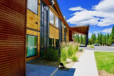 WHOOP! HERE IT IS! A rare and spectacular Gold Mountain lot that - photo 24