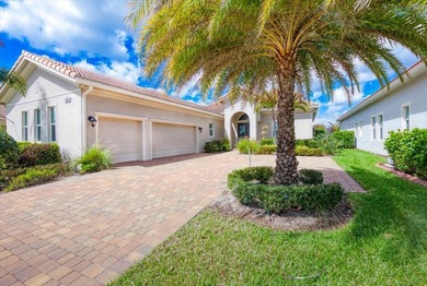 Stunning Kolter built 2020 home at Verano PGA Village. Like New - photo 1
