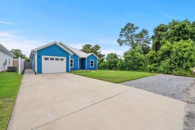 Cute and coastal! Built in 2018 and lovingly maintained by its - photo 2