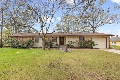 The lakefront property you've been waiting for! Sitting on over - photo 3