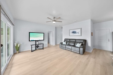 Cute and coastal! Built in 2018 and lovingly maintained by its - photo 5